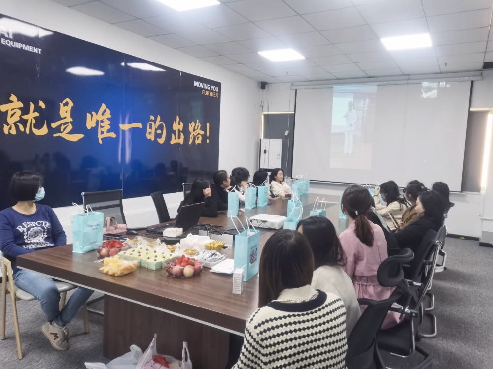 知禮儀 塑形象 打造職業(yè)女性新標(biāo)桿