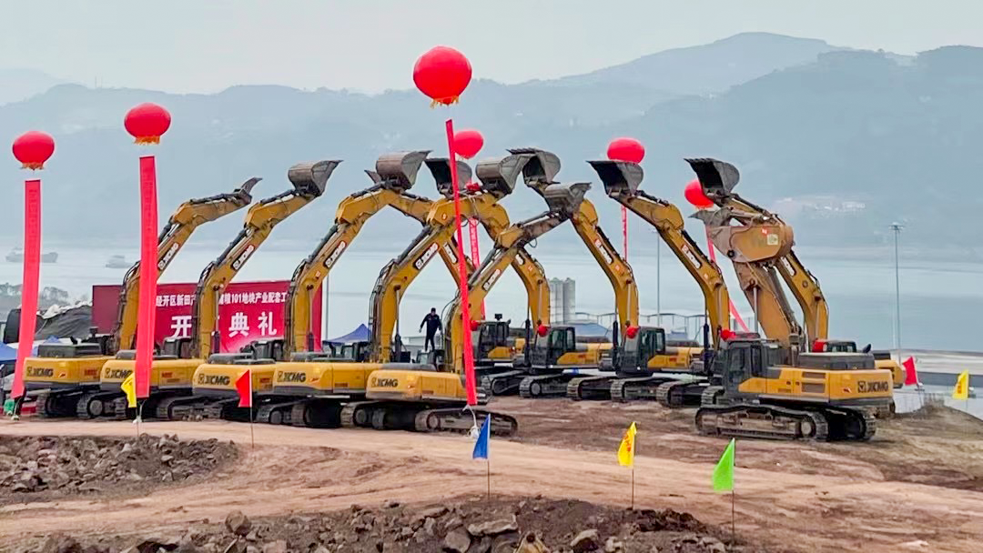 通江達海！徐工挖機助力萬州現(xiàn)代物流樞紐港建設(shè)